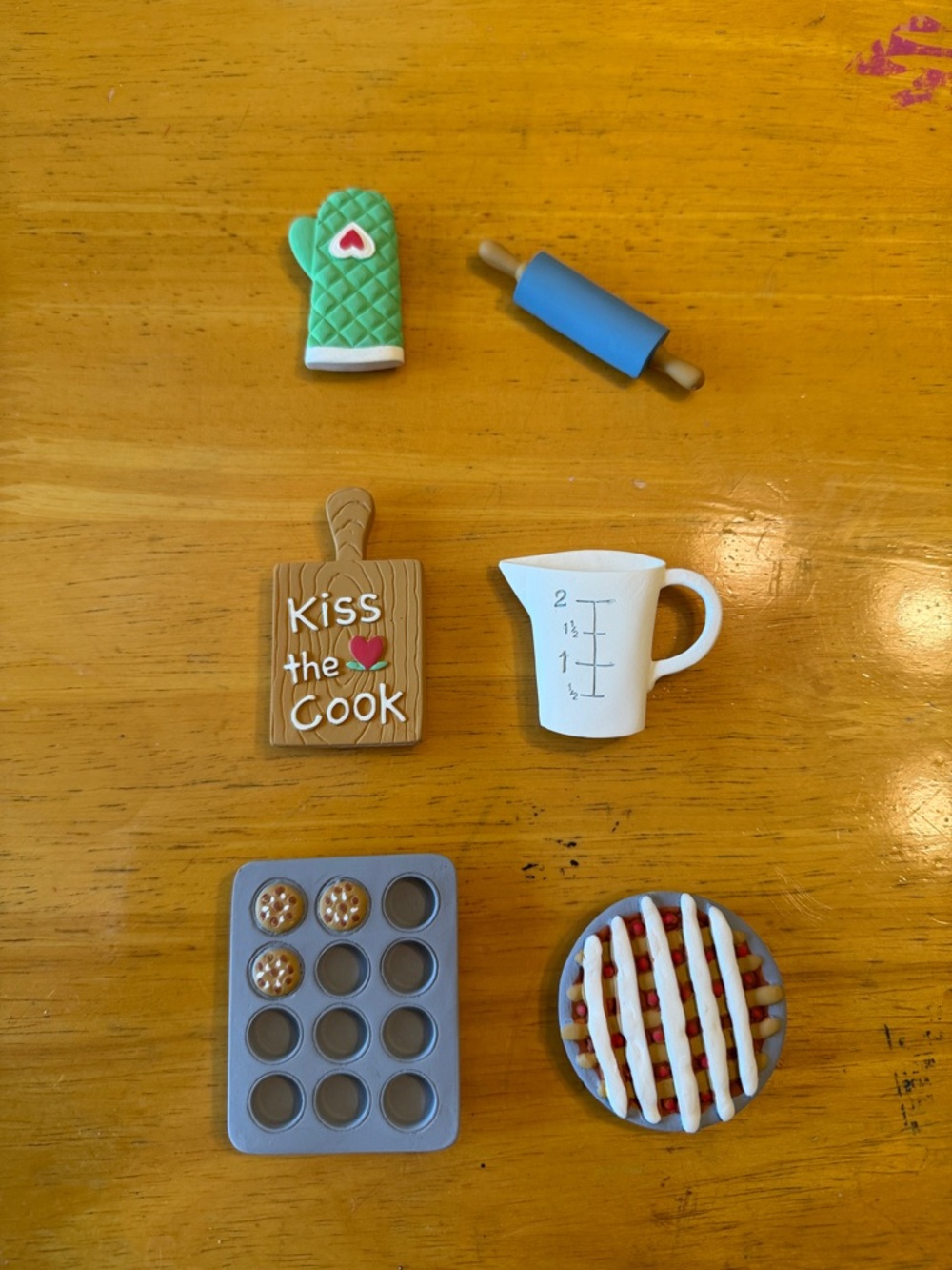 Set of 6 cooking/baking magnets. New in package